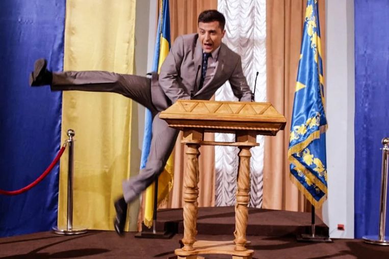 Volodimir Zelenski speelt de president in de serie 'Dienaar van het volk'. Beeld Videostill