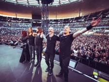 Het dubbelleven van Coen Janssen: ’s ochtends anoniem op de camping, ’s avonds op het podium van Metallica