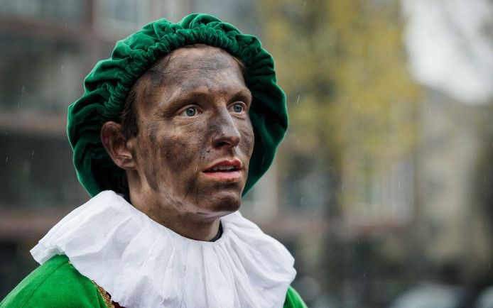 Sinterklaas neemt alleen roetveegpieten mee.