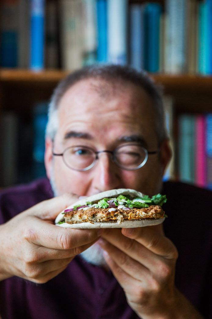 Ronald Giphart Maakt Pitabroodjes Voor De Vrede Koken Eten Ad Nl