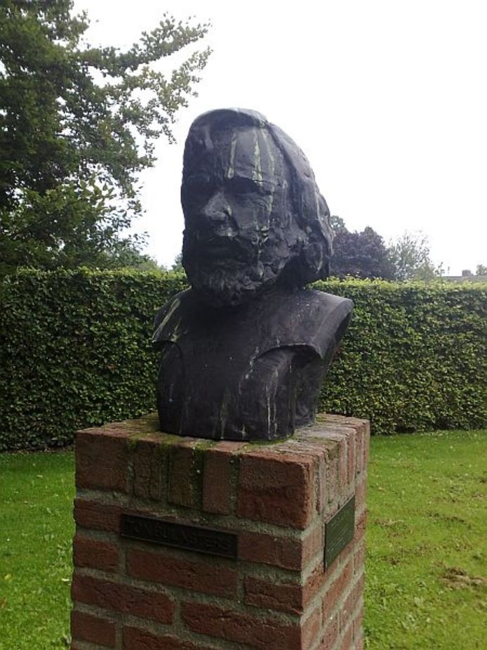 Een buste van beeldhouwer Ton Buijsters gemaakt door de Essche kunstenaar Jan Snellaars. Ook dit heeft veen plek gekregen bij de Oude Toren in Haaren Foto's Marcel Linssen/BD