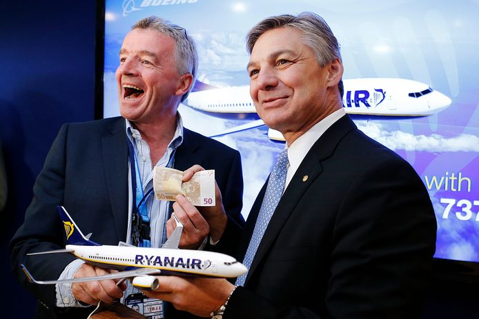De twee CEO’s van Ryanair en Boeing, Ray Conner en Michael O'Leary, in 2013 op de 50ste Paris Air Show op de luchthaven van Le Bourget.