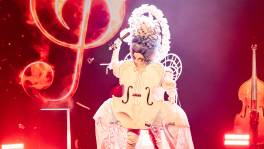 Vurige Viool slaat andere viool kapot