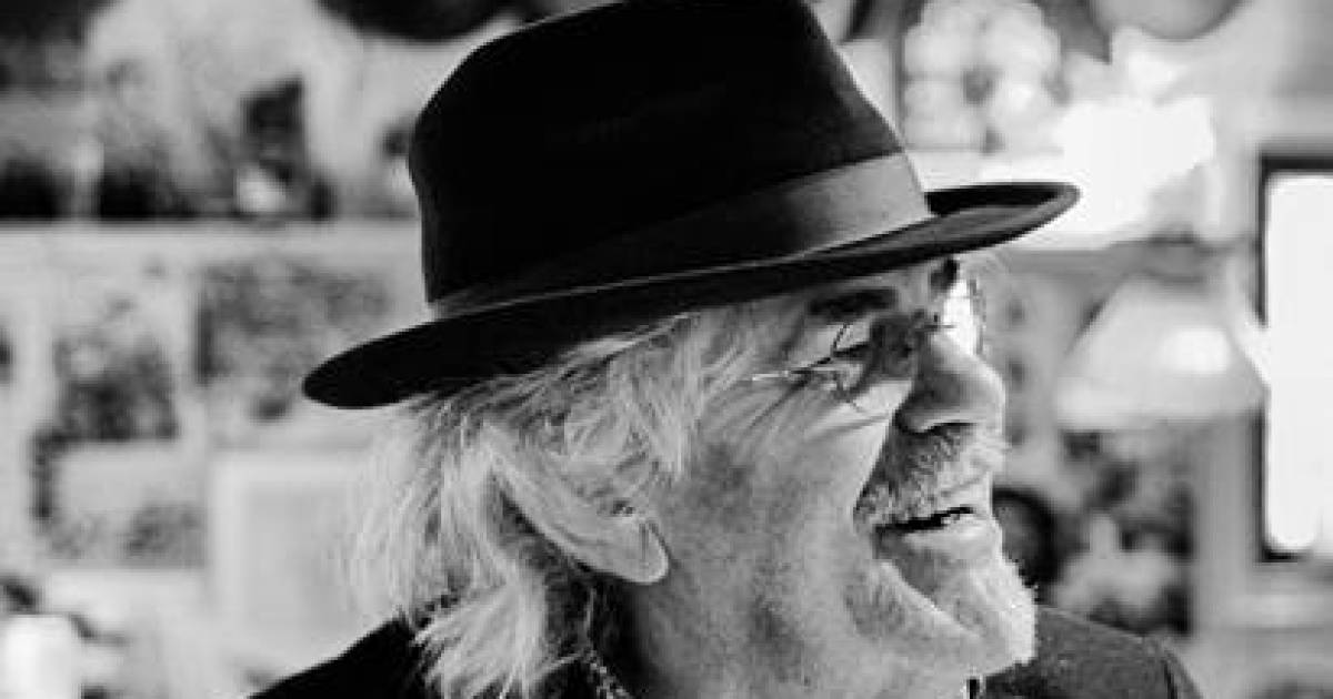 Bennie Jolink signeert boek 'Post Normaal' in winkel ...