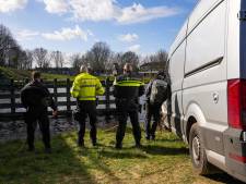Politieduikers speuren in de Zuid-Willemsvaart bij Helmond