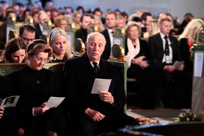Koningin Sonja en koning Harald tijdens de plechtigheid.
