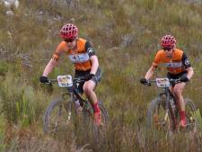 Van der Breggen oppermachtig in zwaarste mountainbikerace ter wereld