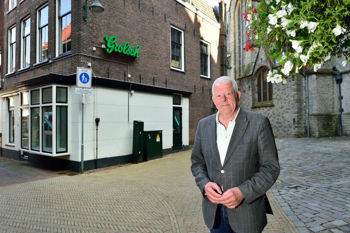 Karel Baarspul heeft als buurtbewoner het wel en wee meegemaakt van de horeca aan de Lange Tiendeweg. ,,Zaterdagavond kort voor twaalf uur was het hier opeens uitgestorven.’’