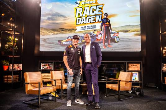 CEO Frits van Eerd van Jumbo en Max Verstappen tijdens de presentatie van de Jumbo Racedagen 2019.