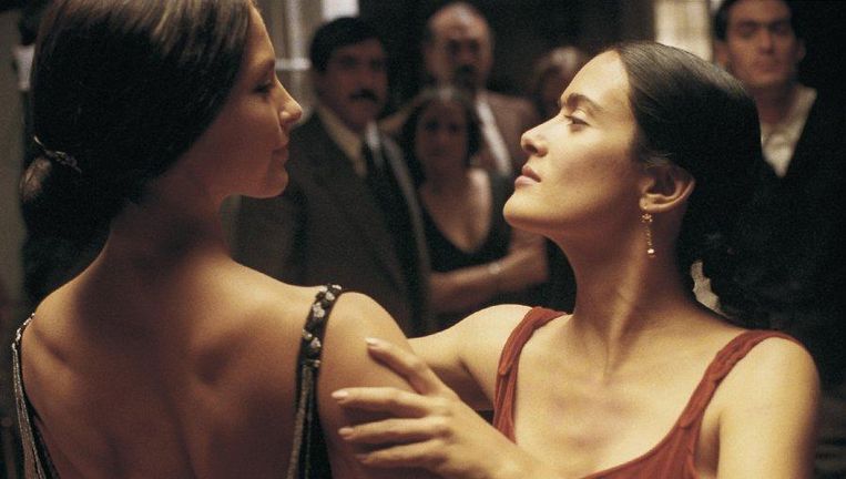 Salma Hayek (rechts) en Ashley Judd in Frida (2002). Beeld  