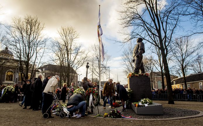 Herdenking van de Februaristaking (1941) bij de Dokwerker in Amsterdam.