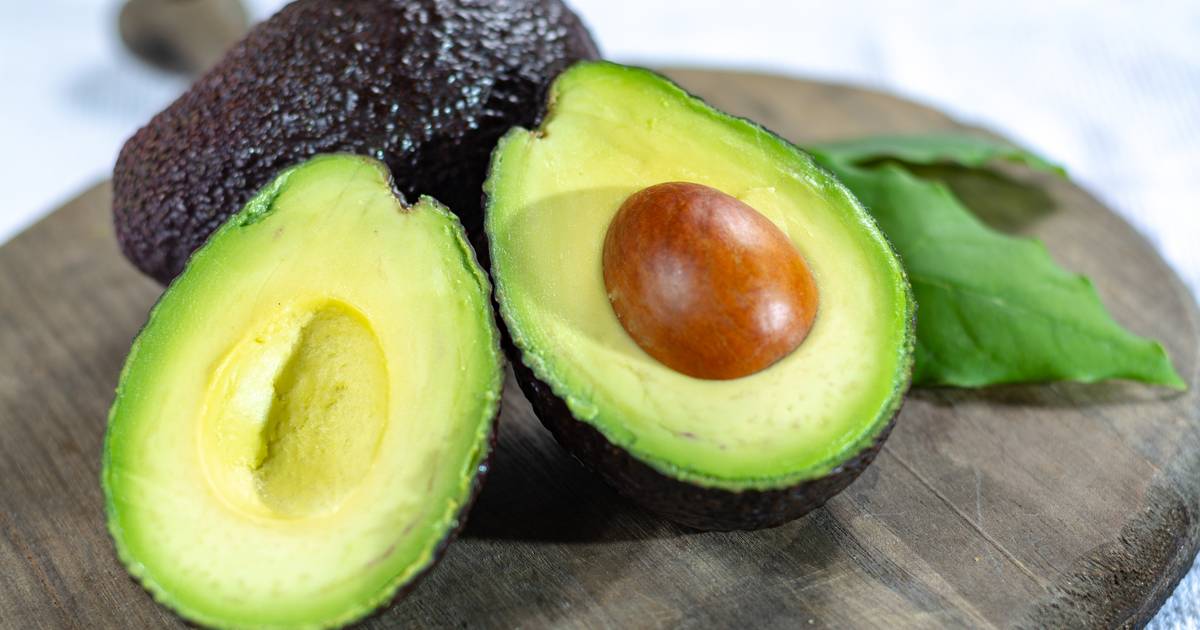 lens herhaling beton Voedingsexperts waarschuwen voor TikTok-foodhack om avocado's langer te  bewaren: “Meer kans op salmonella of listeria” | Eten | hln.be