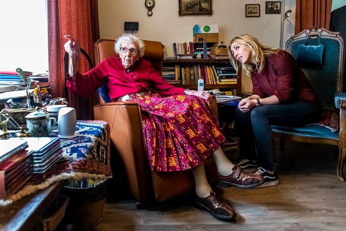 Mevrouw Piël en Lilian Marijnissen (SP).