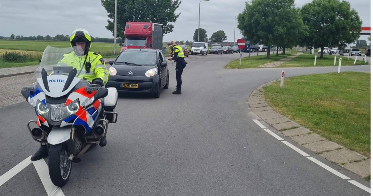 Grote verkeerscontrole op dodenweg N50 blijkt nodig: ‘Afleiding speelt vaak een rol bij ongelukken’.