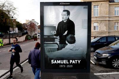 Celstraf met uitstel en enkelband voor jongeren die betrokken waren bij onthoofding van Franse leraar Samuel Paty (47)