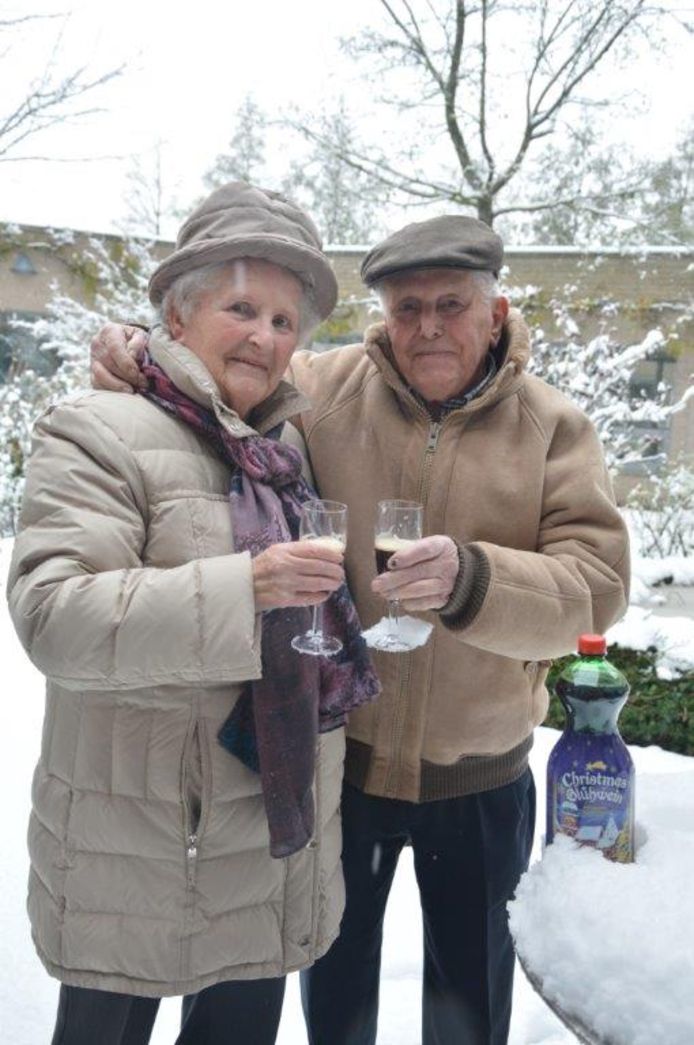 Een directeur van een Vlaams verpleeghuis liet glühwein aanrukken toen hij hoorde dat bewoner André dit altijd samen met zijn vrouw Christiane dronk wanneer het buiten sneeuwde.