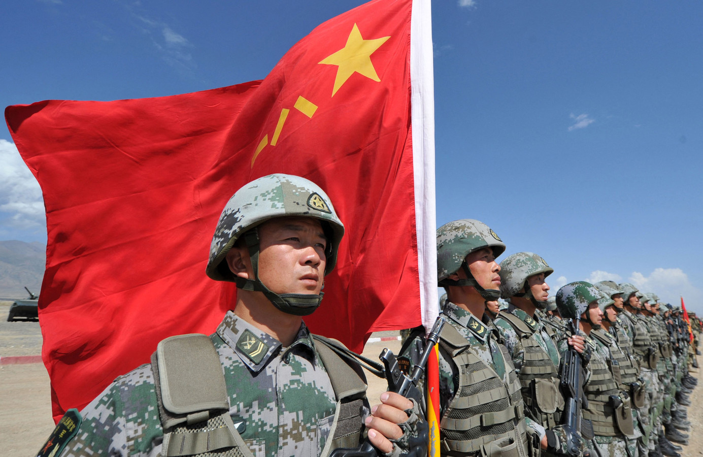 Archiefbeeld: Chinese soldaten houden militaire oefeningen.