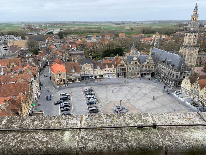 De feiten deden zich voor op de Grote Markt in Veurne.