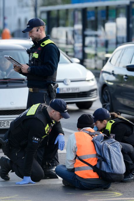 Des manifestants climatiques bloquent à nouveau le trafic automobile à Berlin