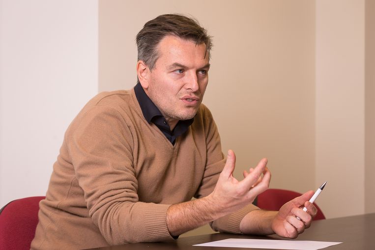 Professor Koen Paemeleire: ‘Je kunt leren omgaan met migraine, maar je kunt niet genezen: je genen zijn wat ze zijn.’ Beeld James Arthur