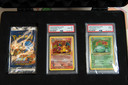 Een sealed booster, shadowless Holo Charizard en Holo Venusaur van Yves Bruynen. Kaarten in de verpakking zijn het meeste waard.