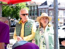 André van Duijn en Janny van der Heijden met hun bootje in de allermooiste vestingstad van Nederland