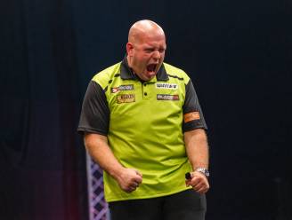 Michael van Gerwen opgelucht na winst voor eigen publiek: ‘Het blijft iets met me doen’