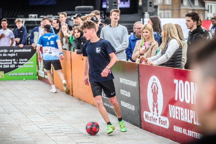 Studenten houden voetbaltornooi op 't Zand te Brugge
