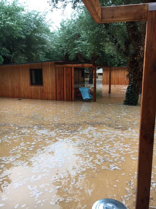 De familie Van den Dungen zat met vrienden in twee chaletjes op de camping in de Ardèche.