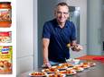 Topchef Luc Bellings met de tien bereidingen van balletjes in tomatensaus die hij proeft voor HLN Eten: “Deze variant is echt zijn geld niet waard.”