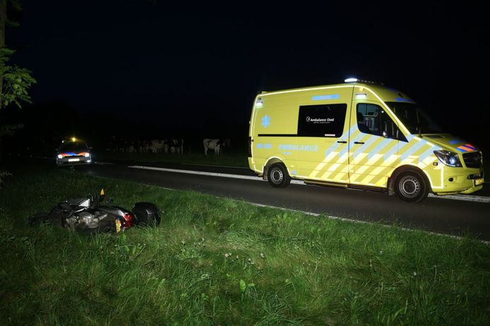Maandagavond is een motorrijder gewond geraakt in Losser