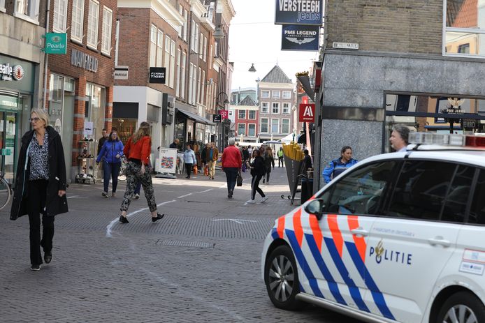 Van toepassing zijn Invloedrijk vanavond Attentie attentie! Politie roept drommen bezoekers via megafoons op om het  centrum te verlaten | Delft | AD.nl