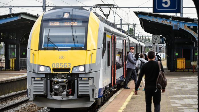 Les trois filiales étaient gérées par l'ex-SNCB Holding avant d'être transférées à l'opérateur SNCB.