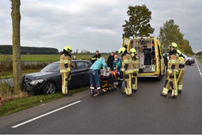 Bij de botsing raakte een vrouw gewond, een baby kwam met de schrik vrij.