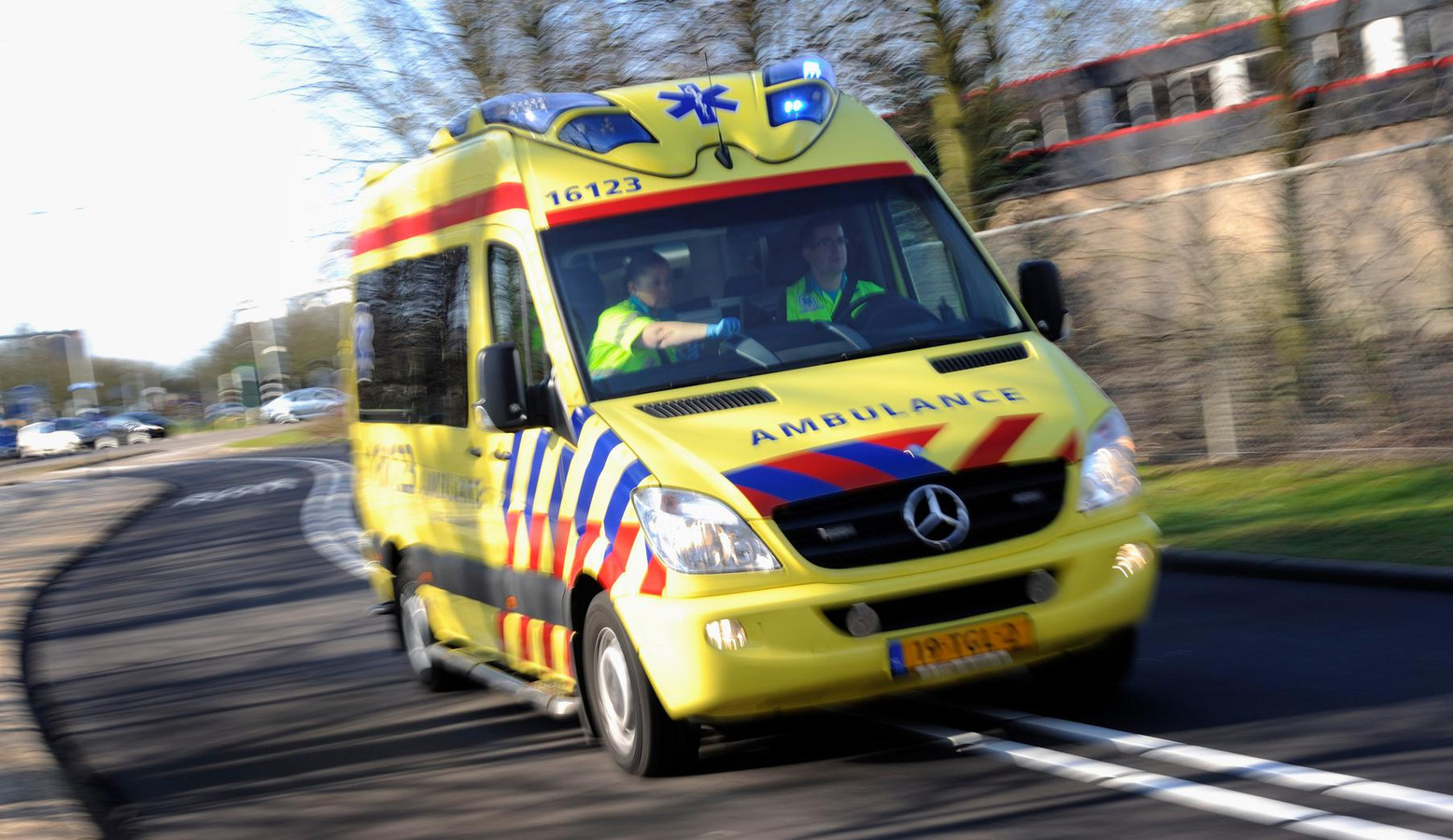 Een ambulance op weg naar een spoedgeval.