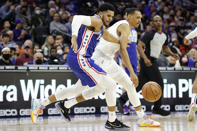Tobias Harris en Darius Bazle in duel.