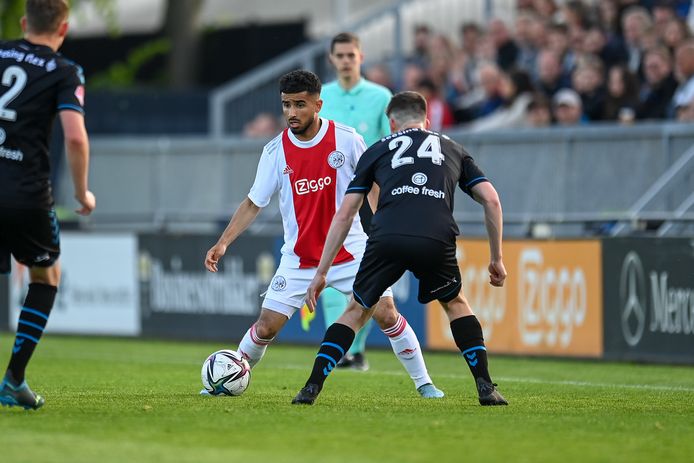 Ünüvar namens Jong Ajax in actie tegen De Graafschap.