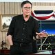 Het lachen is hem vergaan: talkshowhost Stephen Colbert moet tranen verbijten na persconferentie Trump