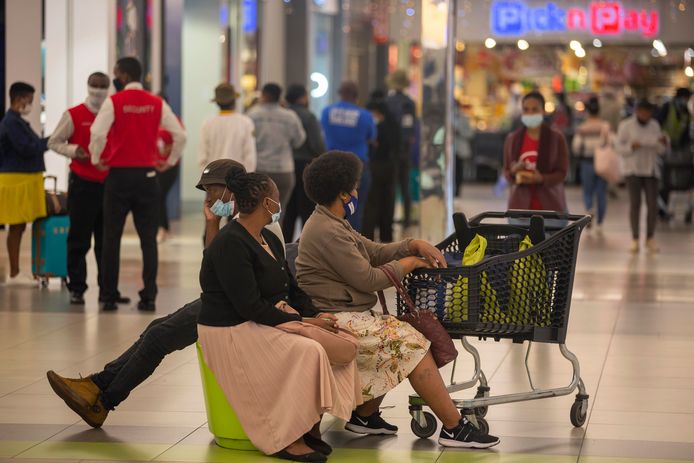 De federale regering besliste om een inreisverbod af te kondigen voor de landen uit zuidelijk Afrika waar B.1.1.529 de ronde doet.