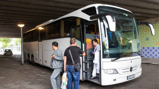 NS kan geen Nederlandse bussen vinden voor gestremde lijn, Oost-Europese chauffeurs springen bij