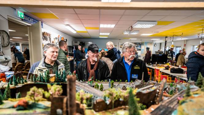 Drukte bij open dag modelspoorvereniging in Elst: ‘Nu ik deze treintjes zie, begint ’t weer te kriebelen’