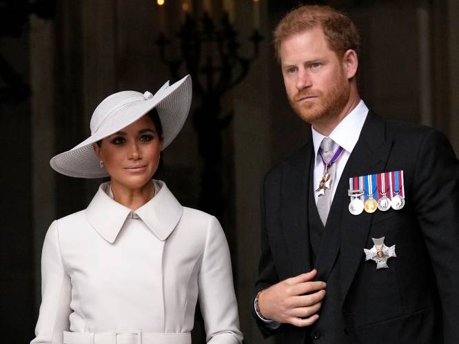 Britse paleis verwacht Harry en Meghan wél op de kroning van Charles: “Ze zijn opgenomen in het dagprogramma”