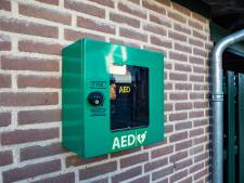 Politie zoekt AED-dieven in Nagele: ‘Bij een hartstilstand telt elke seconde!’