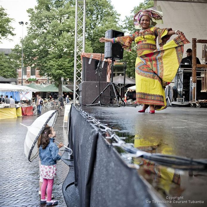 In de Kruidenwijk wordt zaterdagmiddag een workshop Afrikaanse dans gegeven.