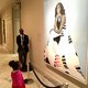 Michelle Obama danst met meisje (2) dat met open mond haar staatsieportret bewondert