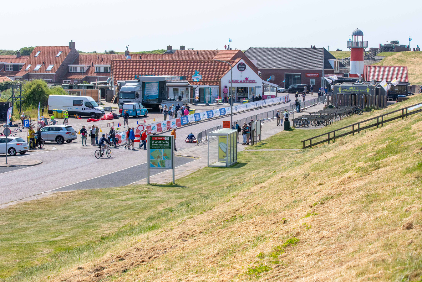 Westkapelle en de ZLM Tour; van vol naar leeg in 10 minuten Foto AD.nl