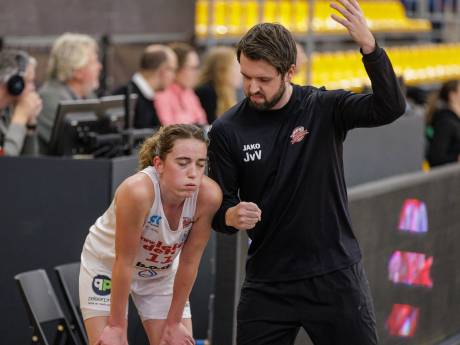 Basketbalcoach Jeroen van Vugt maakt promotie