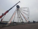Het reuzenrad aan het Steenplein wordt afgebroken.