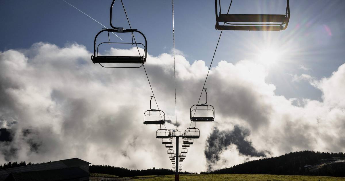 Des milliers de pistes de ski françaises fermées : trop peu de neige à cause des températures élevées |  Instagram