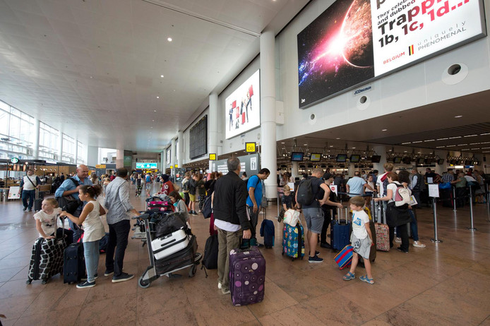 Les Syndicats De Swissport à Zaventem Menacent Dentamer Des Actions